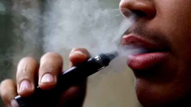 2023-09-14T123740Z_1029959983_RC2B83AAAF7R_RTRMADP_3_BRITAIN-VAPES-1701150665.webp