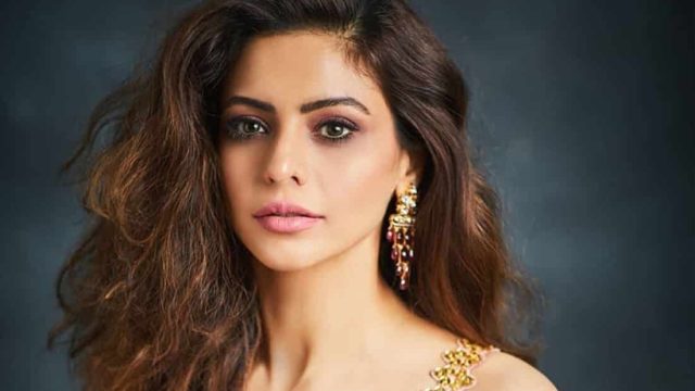 aamnasharif001.jpg
