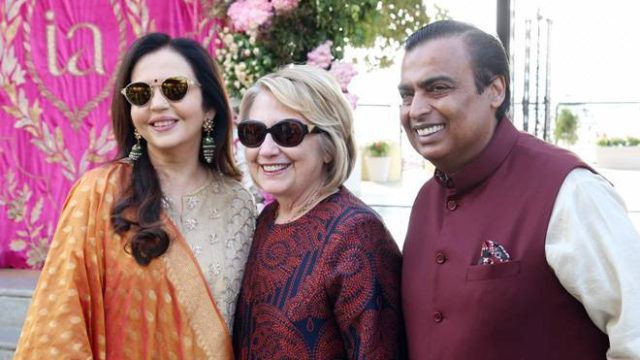 hillary-clinton-at-ambani-wedding_660_120818064807.jpg
