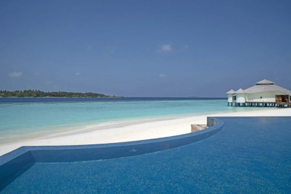 kihaa-infinity-pool.jpg