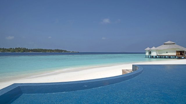 kihaa-infinity-pool.jpg