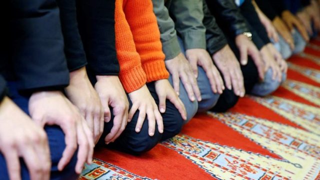 muslim-prayer-mat.jpg